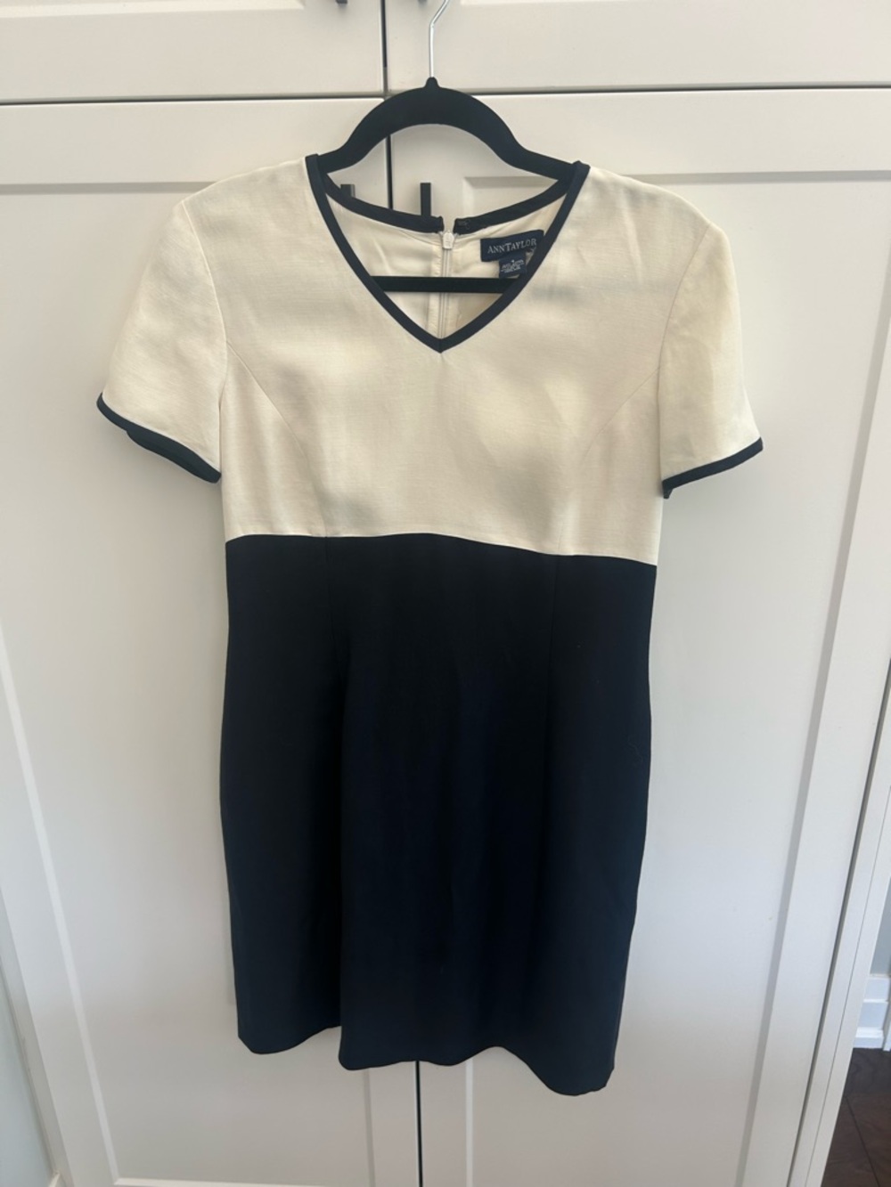 Ann Taylor Navy and Cream V-Neck Colorblock Linen Mini Dress